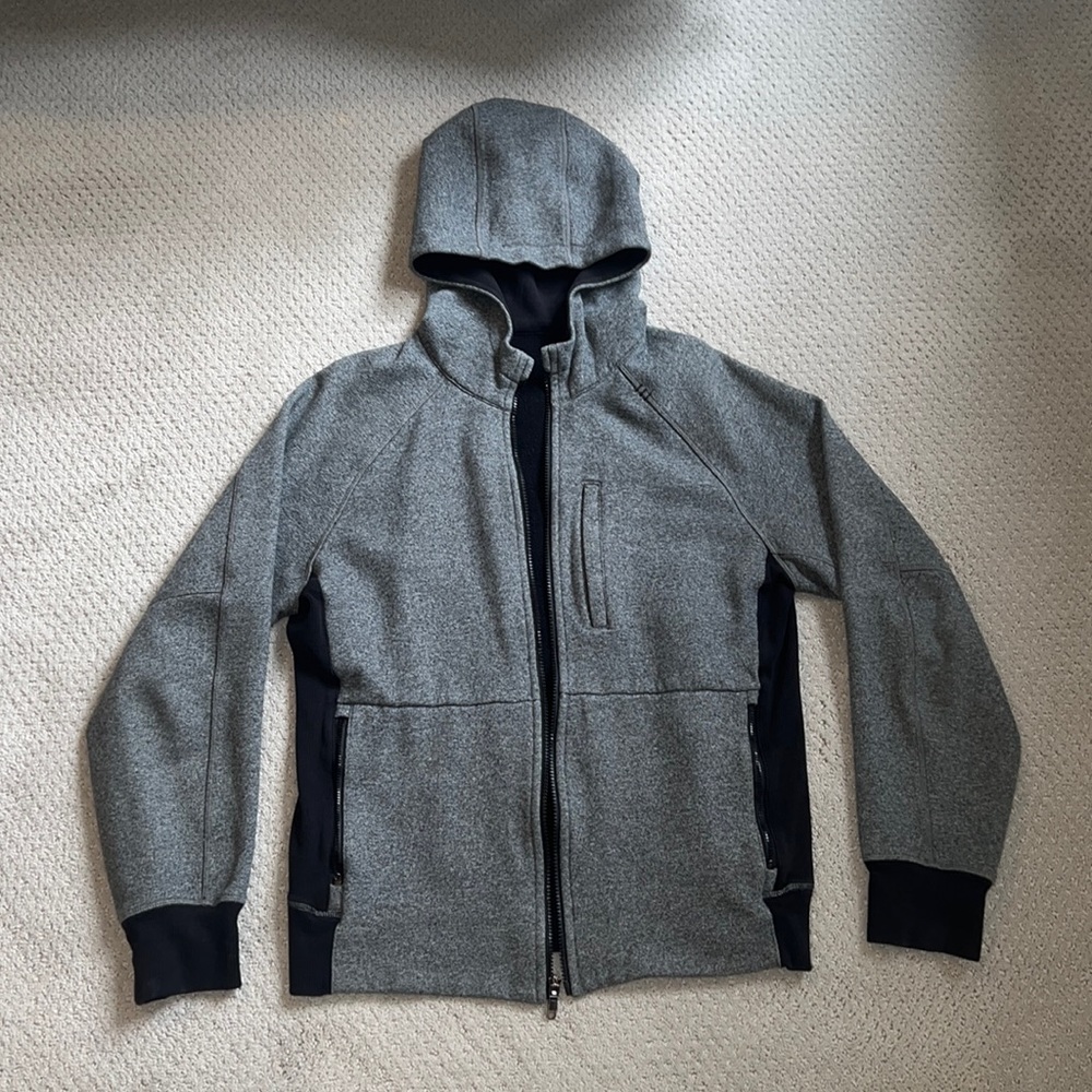 Mens Lululemon Zip Up Hoodie, super warm and comfortable, size M, gray and black